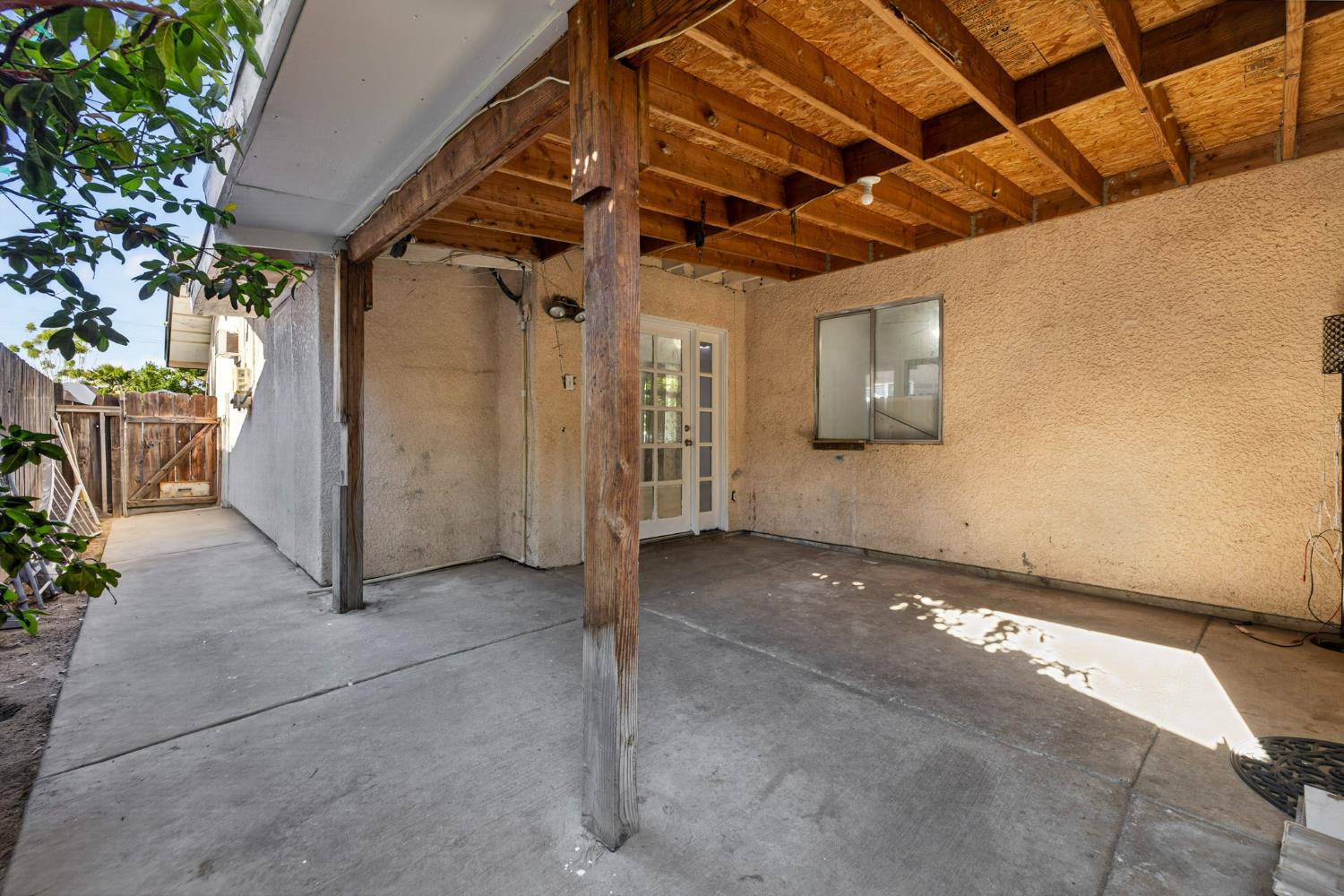 13591 East 5th Street Parlier, CA 93648 - Photo 28 of 31 a view of a porch