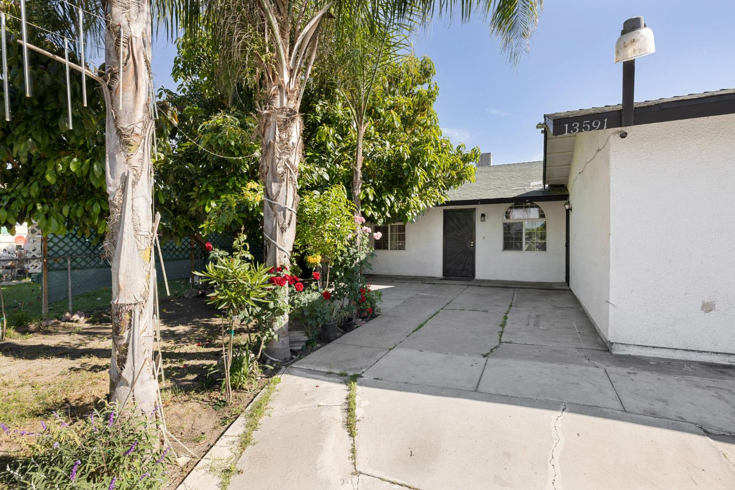 13591 East 5th Street Parlier, CA 93648 - Photo 4 of 31 front view of a house with a yard