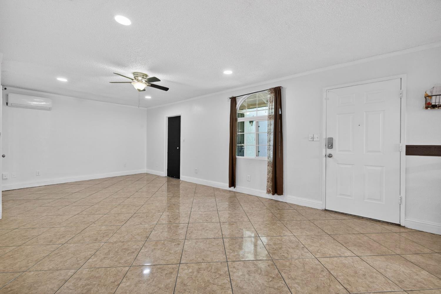13591 East 5th Street Parlier, CA 93648 - Photo 6 of 31 a view of a livingroom with a kitchen
