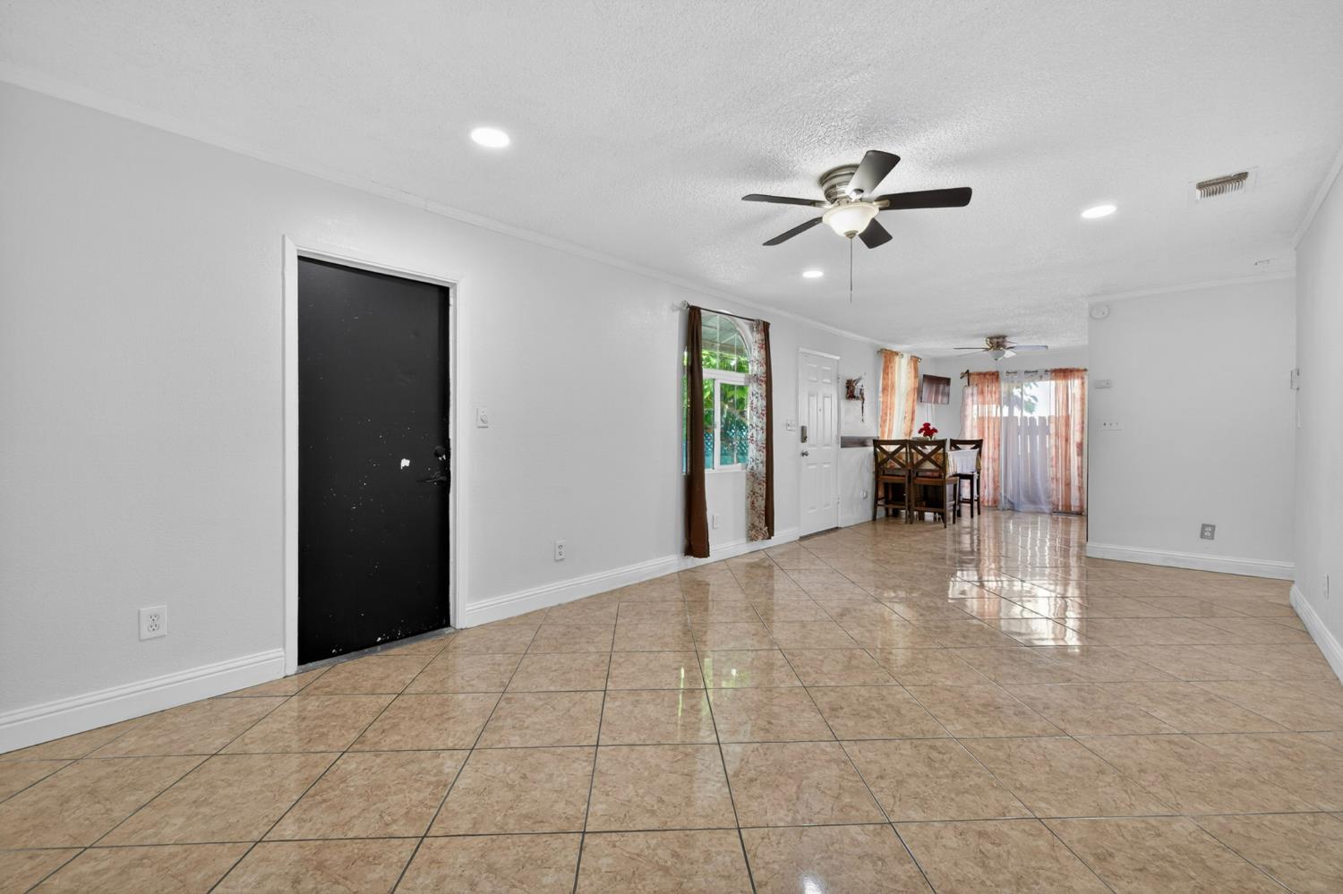 13591 East 5th Street Parlier, CA 93648 - Photo 9 of 31 a view of livingroom with furniture