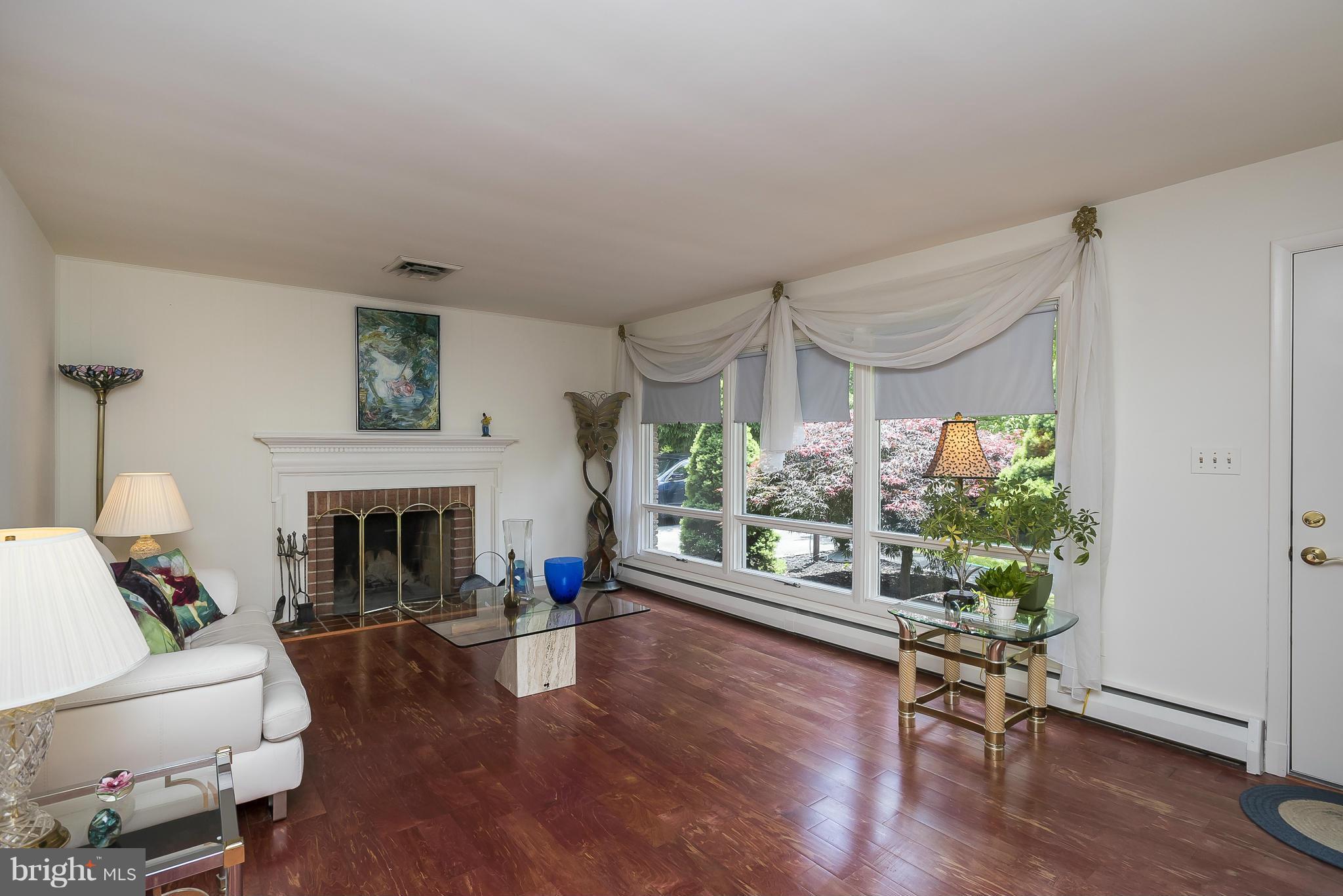 9722 Frederick Road Ellicott City, MD 21042 - Photo 8 of 28 Living Room
