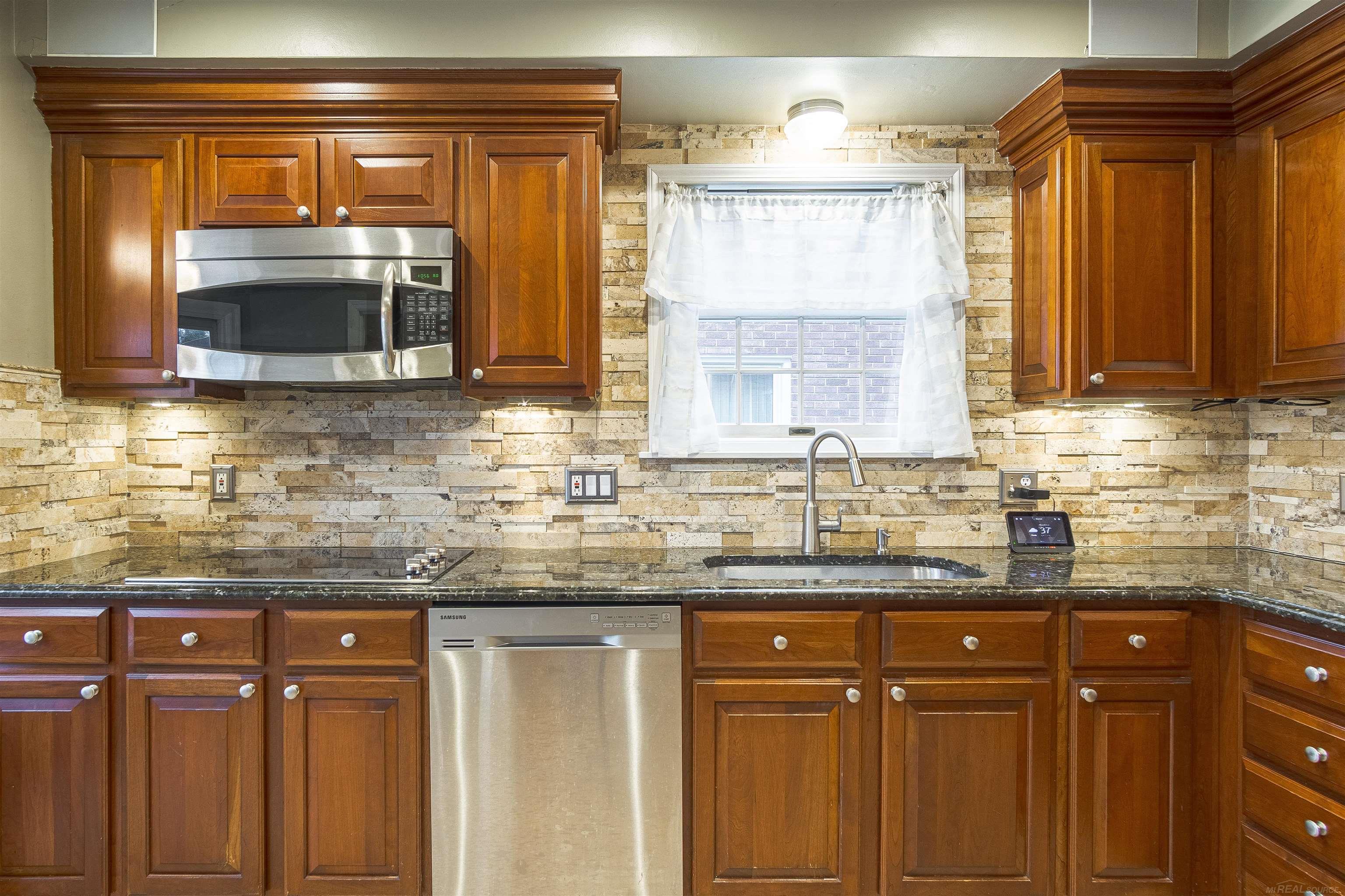 1644 Severn Road Grosse Pointe, MI 48236 - Photo 23 of 45 50102890-22.JPG