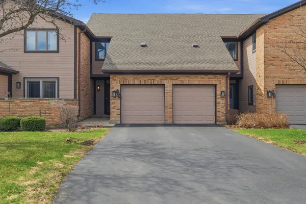 $375,000 | 1729 Pebble Beach Court, Hoffman Estates, IL 60169