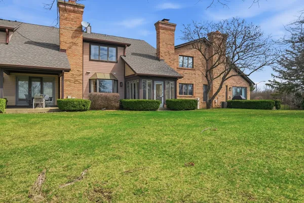 $375,000 | 1729 Pebble Beach Court, Hoffman Estates, IL 60169