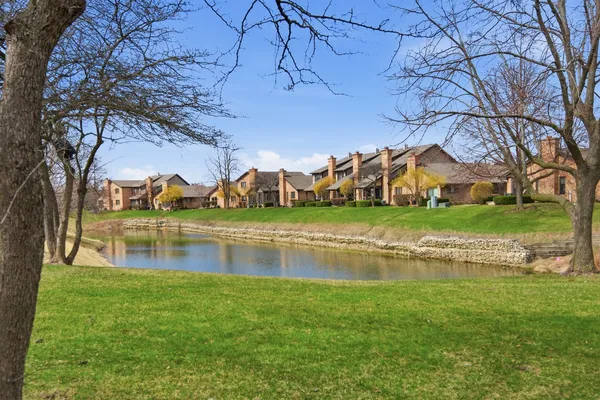 $375,000 | 1729 Pebble Beach Court, Hoffman Estates, IL 60169