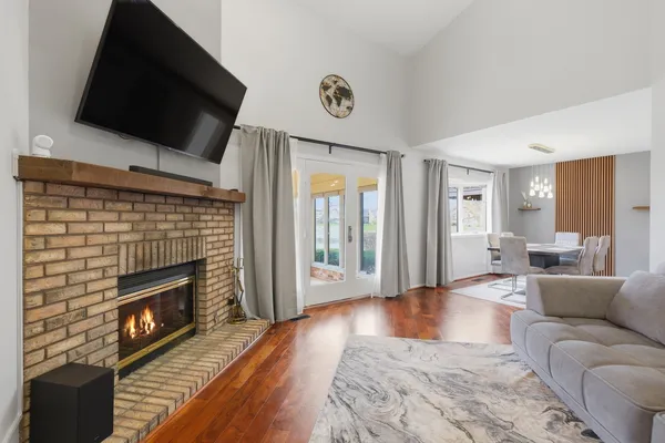 $375,000 | 1729 Pebble Beach Court, Hoffman Estates, IL 60169