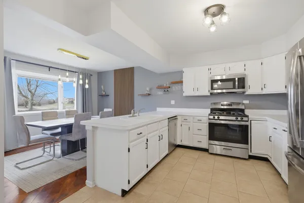 $375,000 | 1729 Pebble Beach Court, Hoffman Estates, IL 60169