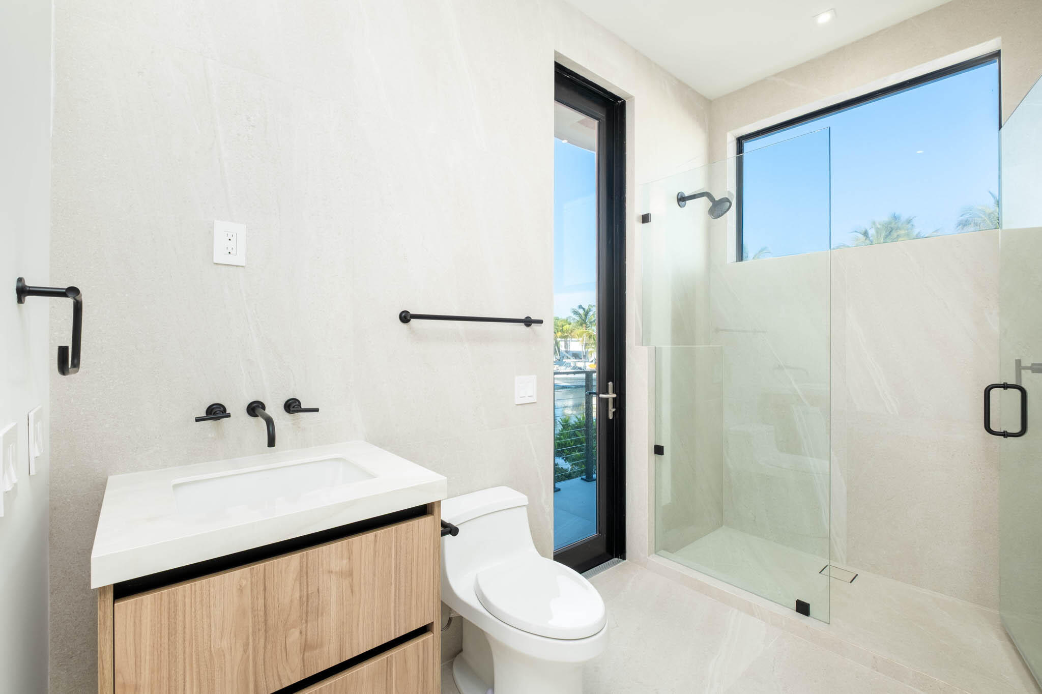 301 Buttonwood Circle, Unit B Key Largo, FL 33037 - Photo 33 of 52 4th Bathroom