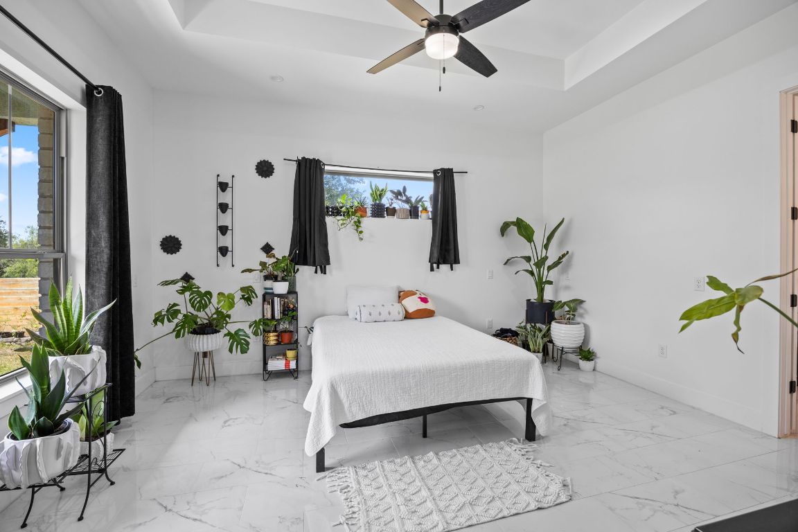 390 Riddle Road Cedar Creek, TX 78612 - Photo 17 of 27 a living room with furniture and potted plant