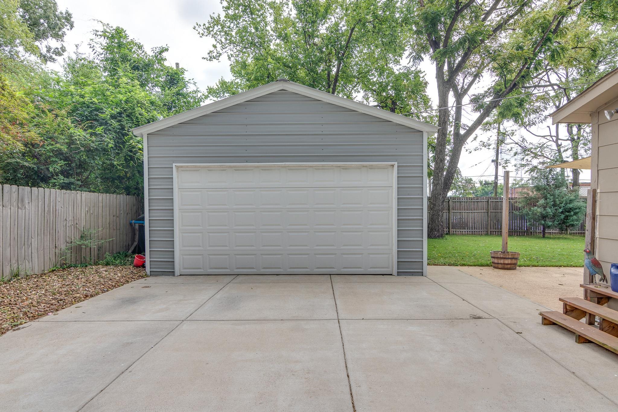 520 Ellsworth Street Memphis, TN 38111 - Photo 32 of 37 View of detached garage