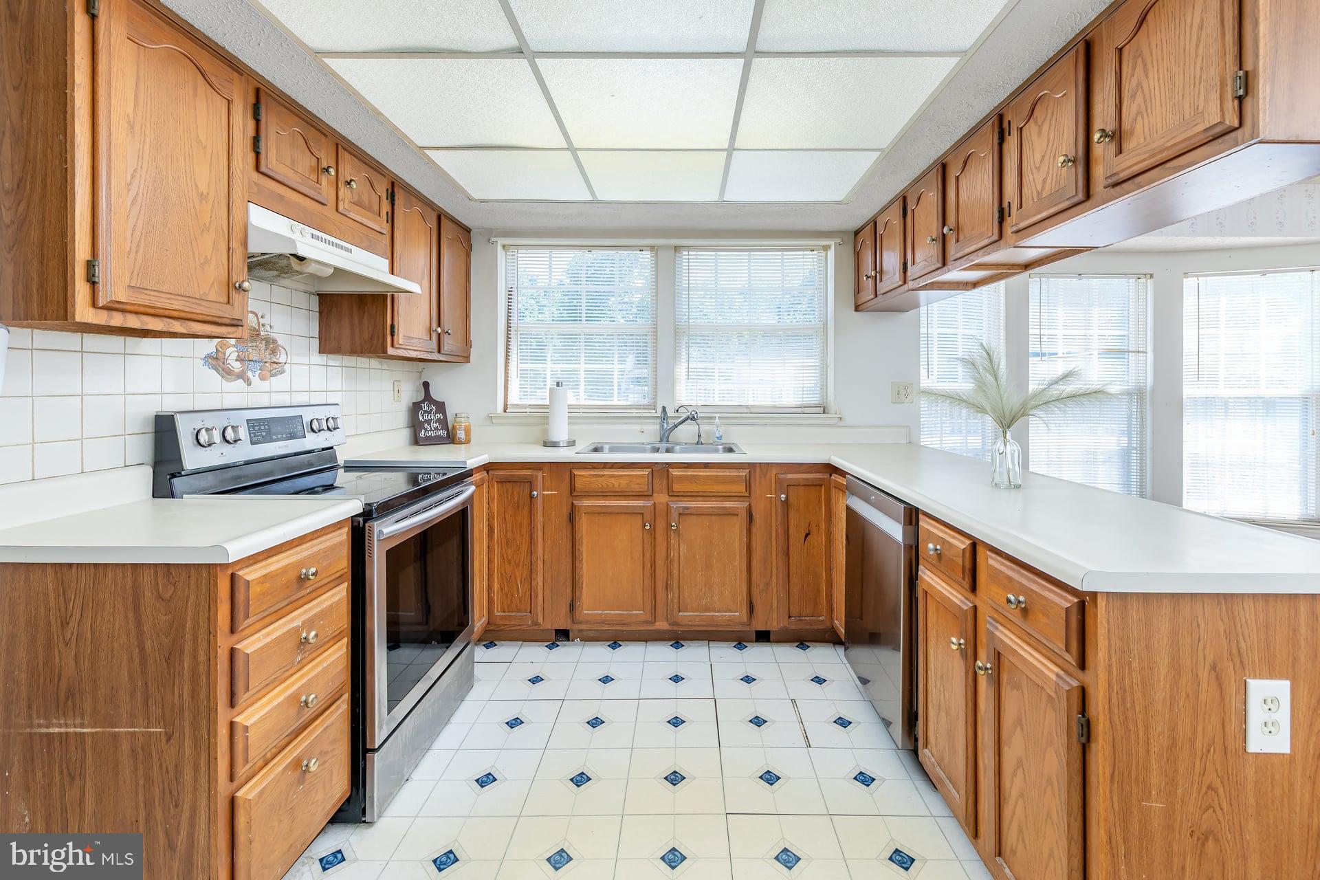 1132 Falkirk Road Williamstown, NJ 08094 - Photo 6 of 23 Kitchen