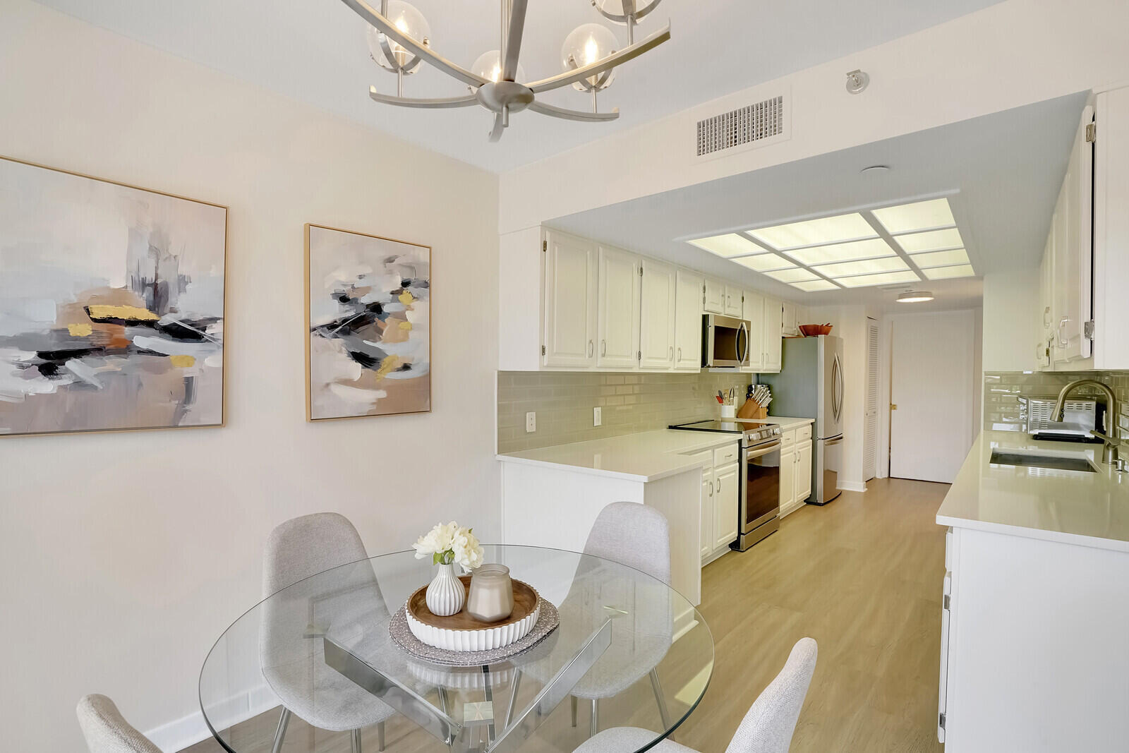 4101 North Ocean Boulevard, Unit D207 Boca Raton, FL 33431 - Photo 11 of 38 Eat-In Kitchen