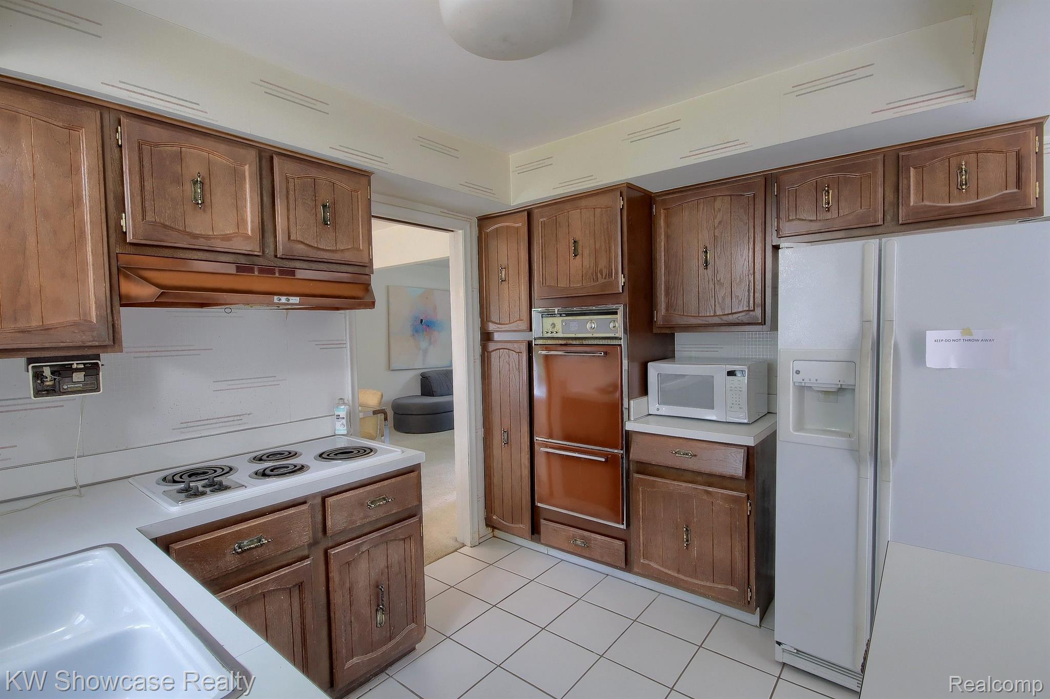 35127 Old Timber Road Farmington, MI 48331 - Photo 11 of 29 Gallery Image 11