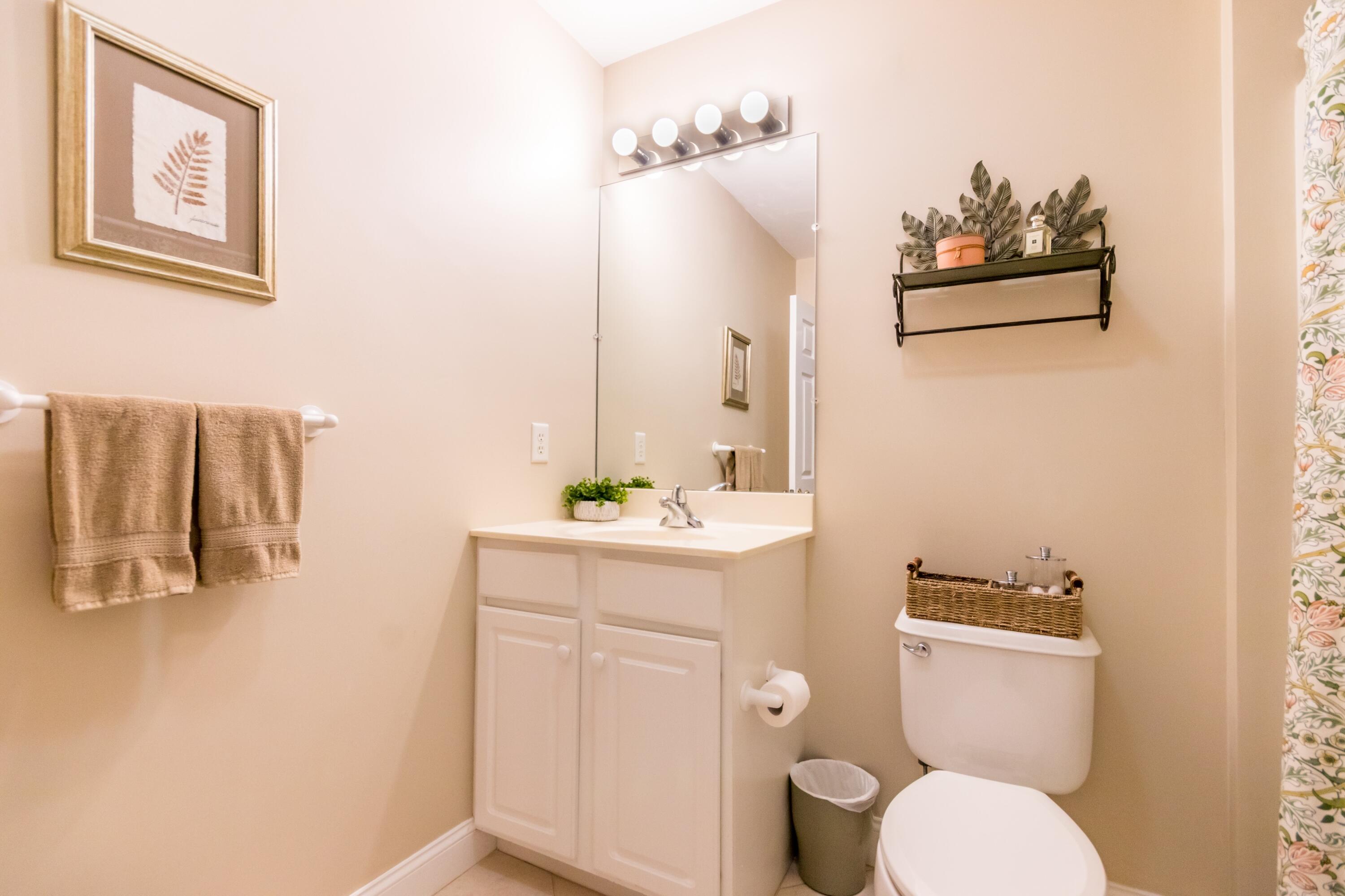 36 Turnberry Road, Unit 36 Bourne, MA 02532 - Photo 21 of 41 2nd floor full bath