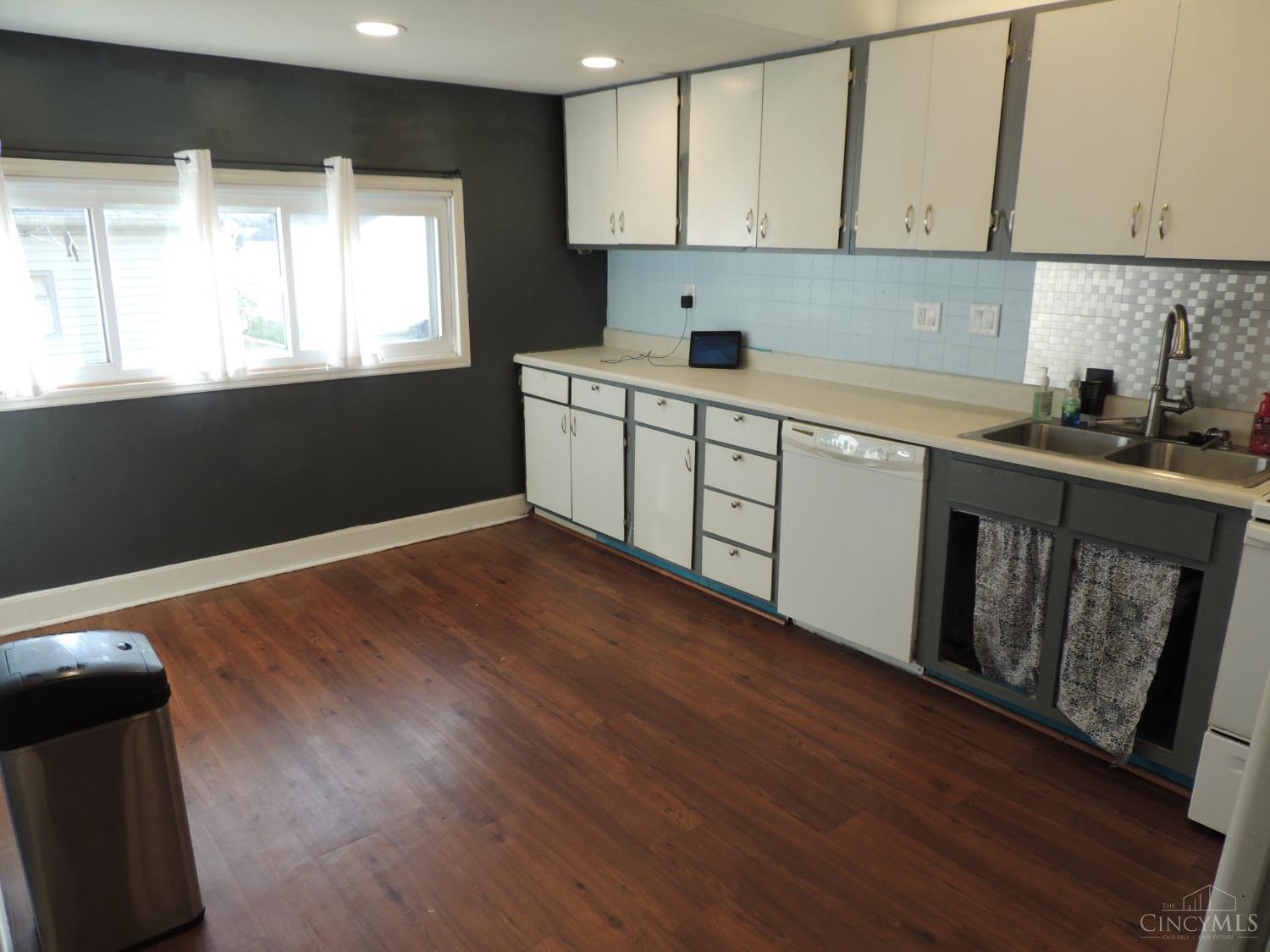 357 Clinton Avenue Hamilton, OH 45015 - Photo 3 of 20 Gallery Image 3
