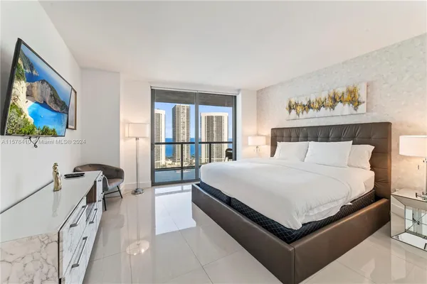 $7,000 | 2600 East Hallandale Beach Boulevard, Unit T2802, Hallandale Beach, FL 33009