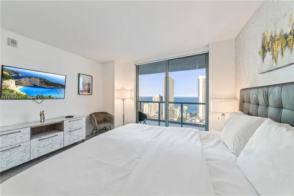 $7,000 | 2600 East Hallandale Beach Boulevard, Unit T2802, Hallandale Beach, FL 33009