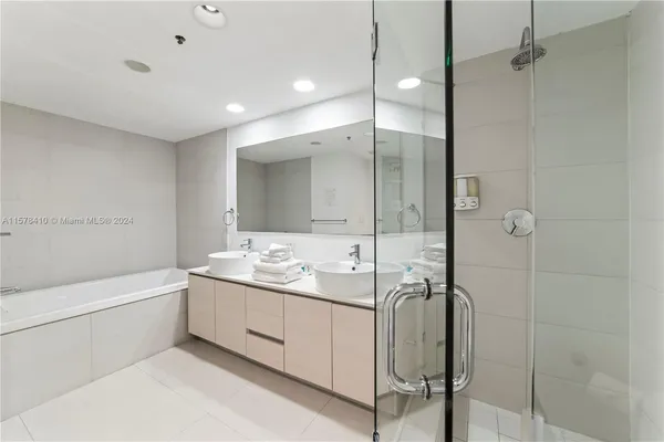 $7,000 | 2600 East Hallandale Beach Boulevard, Unit T2802, Hallandale Beach, FL 33009