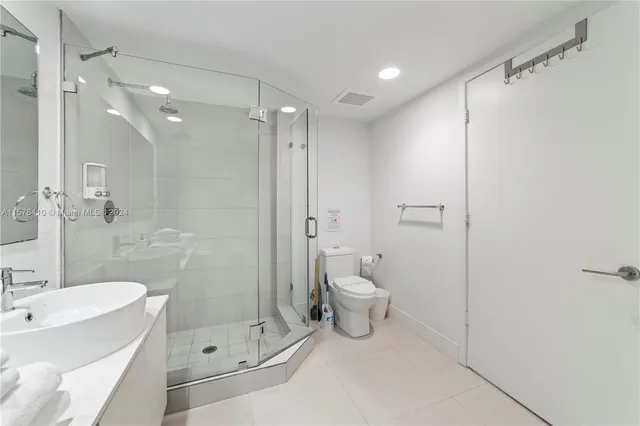 $7,000 | 2600 East Hallandale Beach Boulevard, Unit T2802, Hallandale Beach, FL 33009