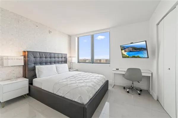 $7,000 | 2600 East Hallandale Beach Boulevard, Unit T2802, Hallandale Beach, FL 33009