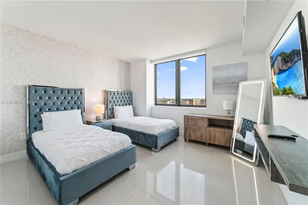 $7,000 | 2600 East Hallandale Beach Boulevard, Unit T2802, Hallandale Beach, FL 33009
