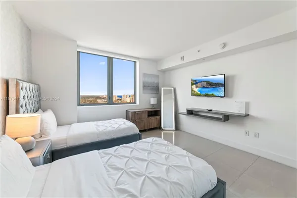 $7,000 | 2600 East Hallandale Beach Boulevard, Unit T2802, Hallandale Beach, FL 33009