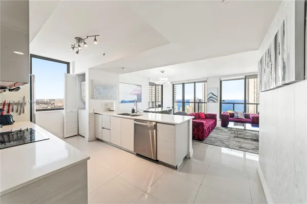 $7,000 | 2600 East Hallandale Beach Boulevard, Unit T2802, Hallandale Beach, FL 33009