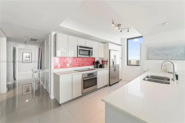 $7,000 | 2600 East Hallandale Beach Boulevard, Unit T2802, Hallandale Beach, FL 33009