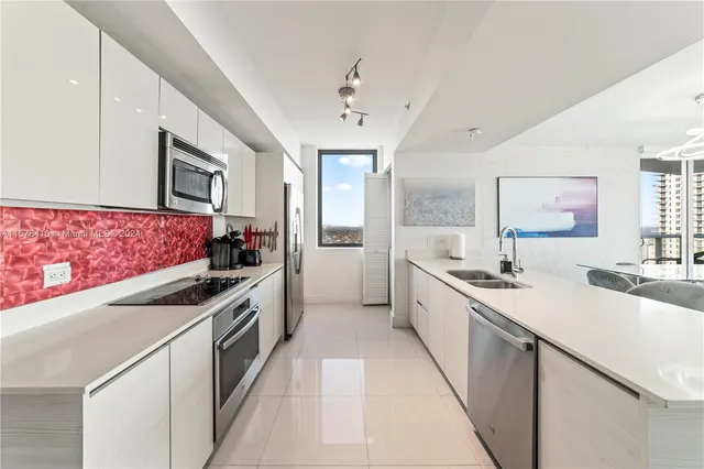 $7,000 | 2600 East Hallandale Beach Boulevard, Unit T2802, Hallandale Beach, FL 33009