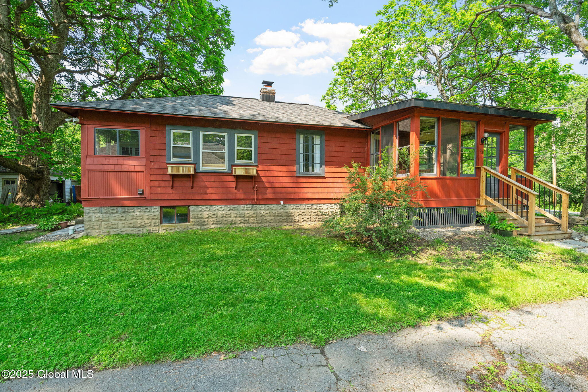 33 Westside Drive Ballston, NY 12019 - Photo 3 of 32 3