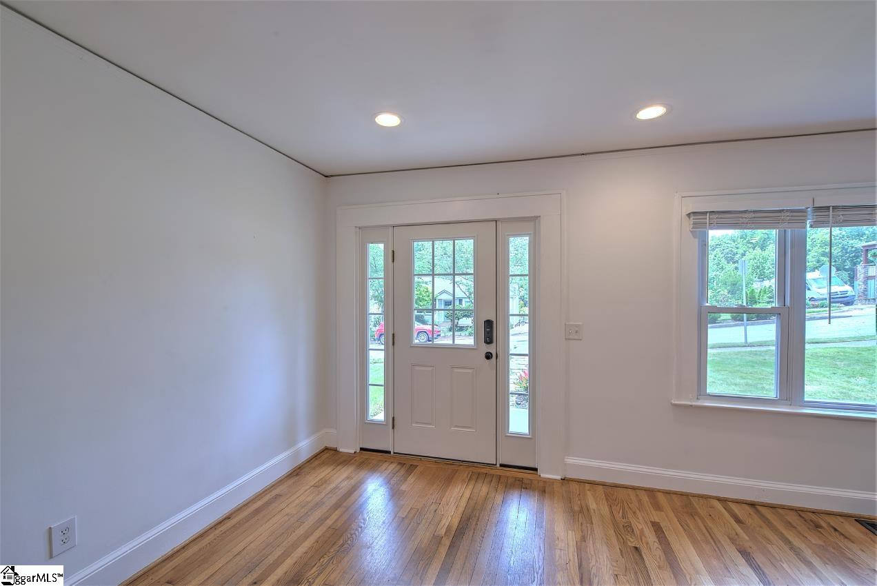 201 Briarcliff Drive Greenville, SC 29607 - Photo 3 of 31