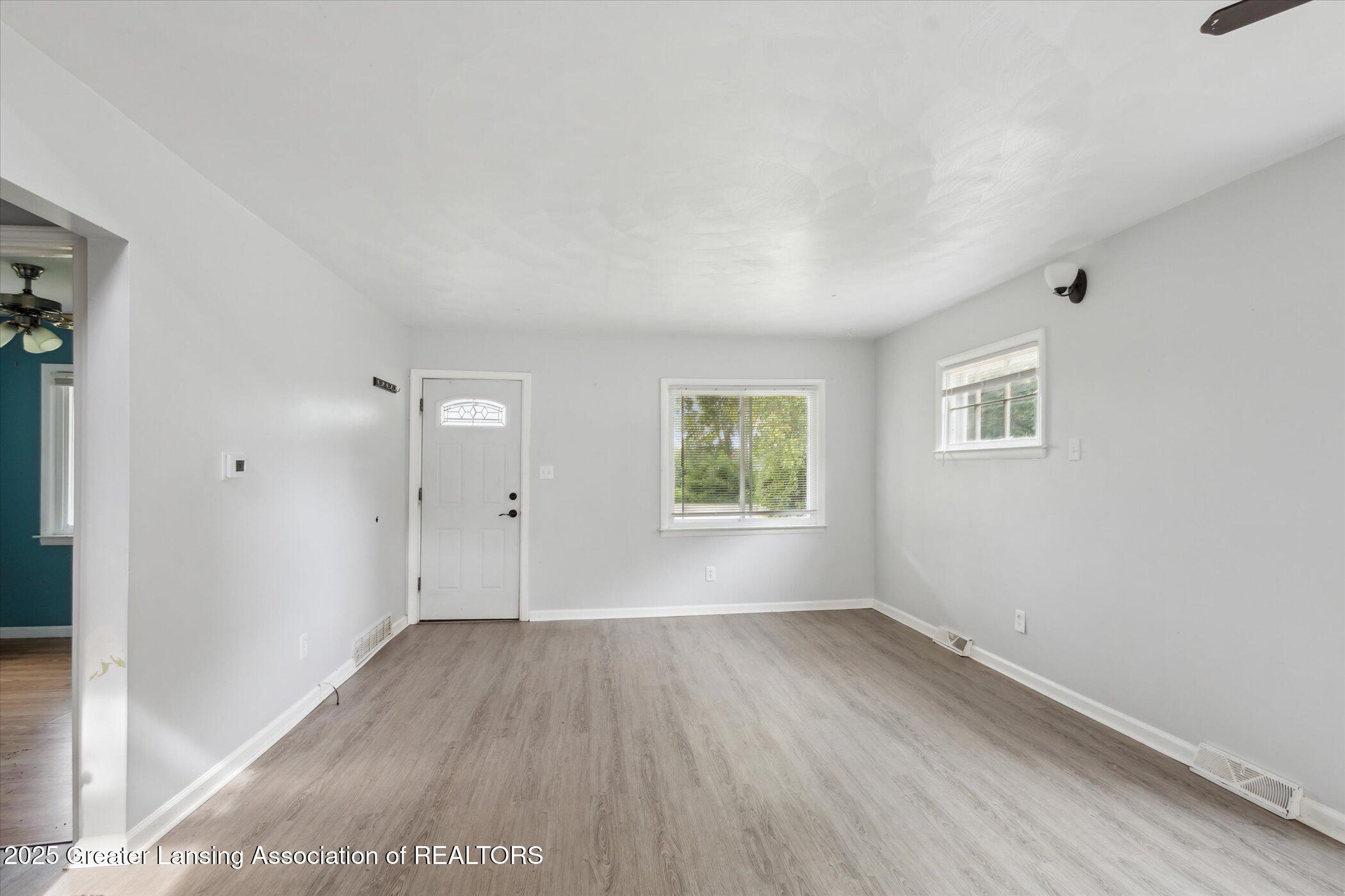6050 South Waverly Road Lansing, MI 48911 - Photo 9 of 40 12-6050-S-Waverly-Rd-Lansing-MI-48911-Wi