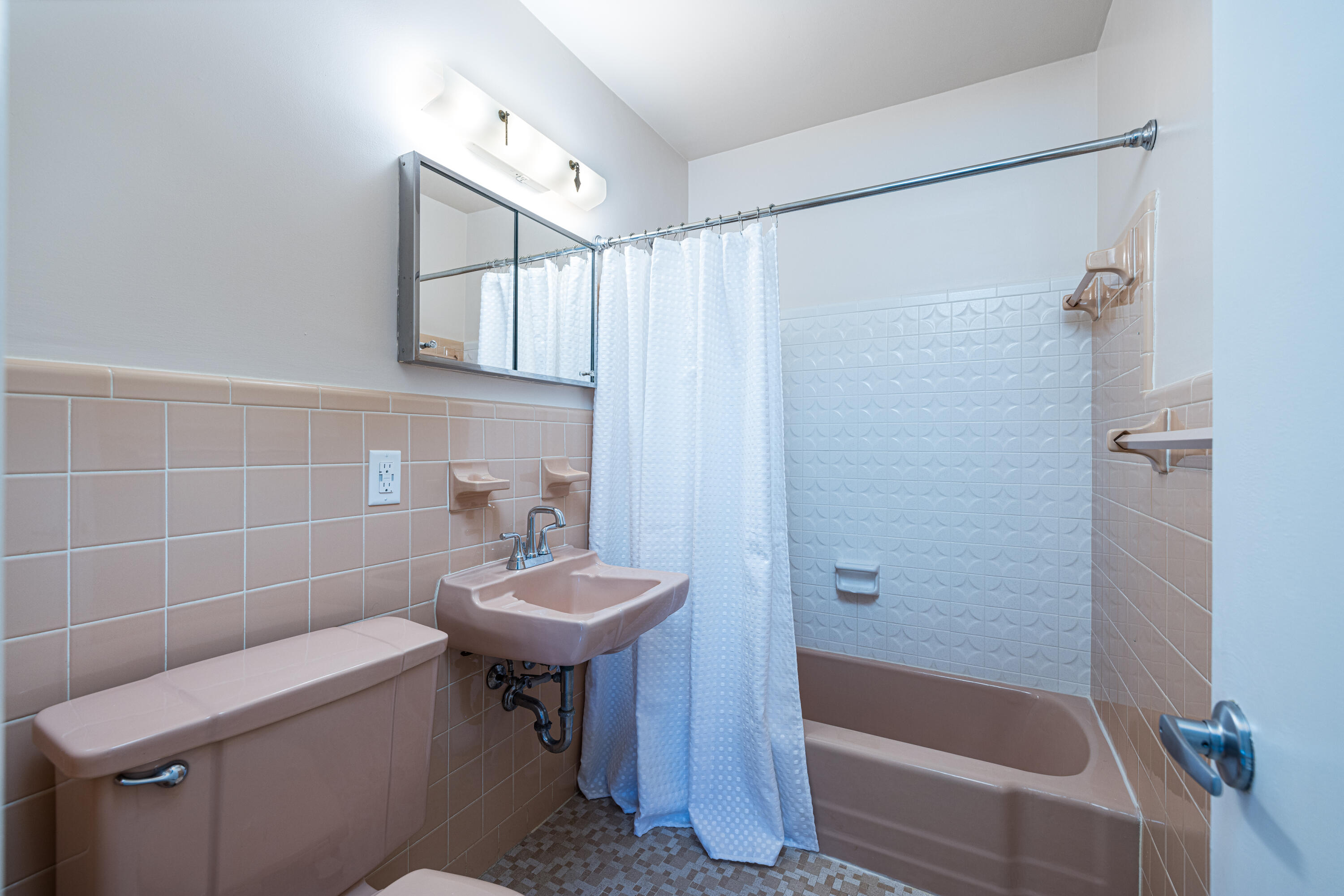 2805 Southeast Pocatella Road Port St. Lucie, FL 34952 - Photo 14 of 34 Guest Bath