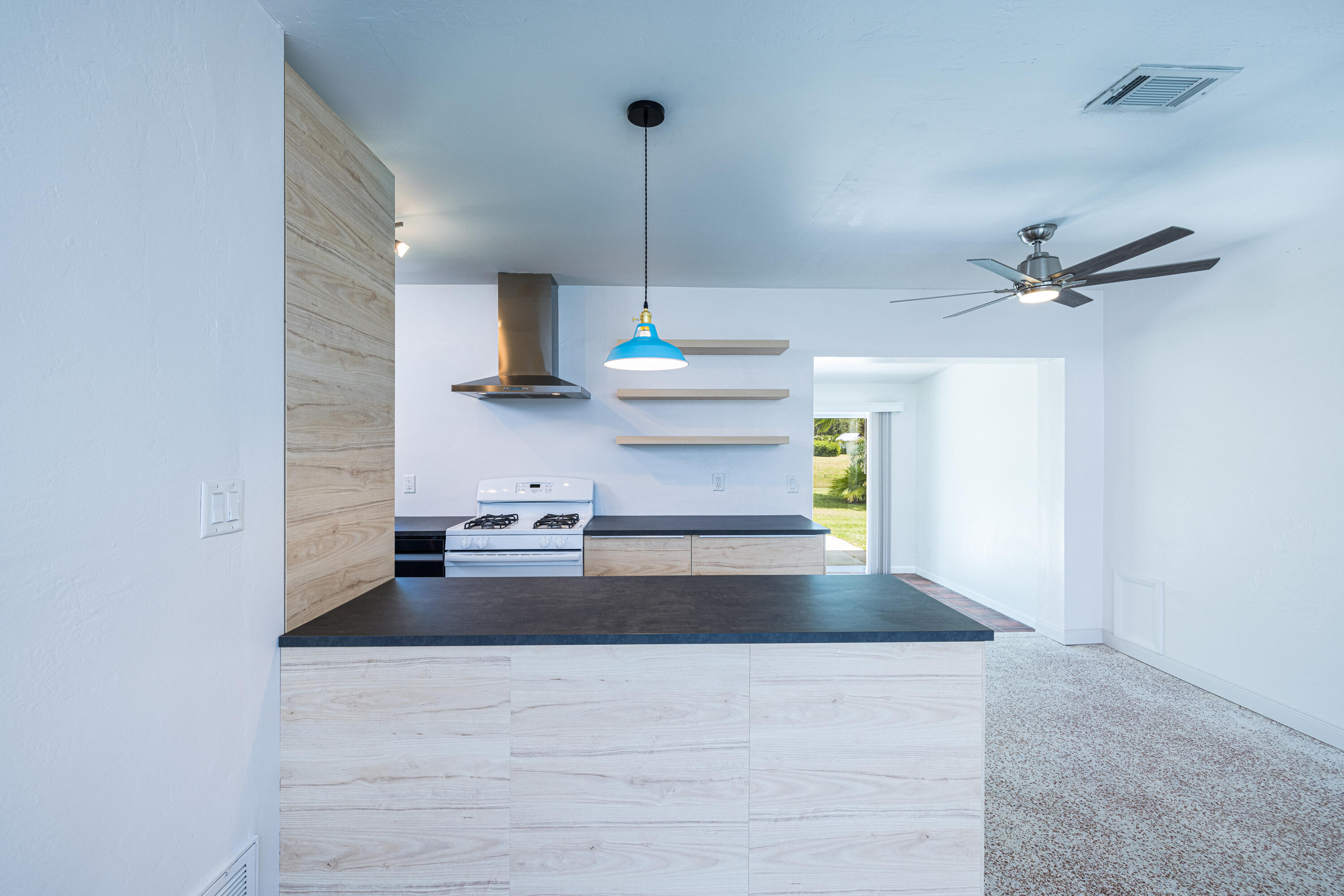 2805 Southeast Pocatella Road Port St. Lucie, FL 34952 - Photo 6 of 34 Kitchen Peninsula