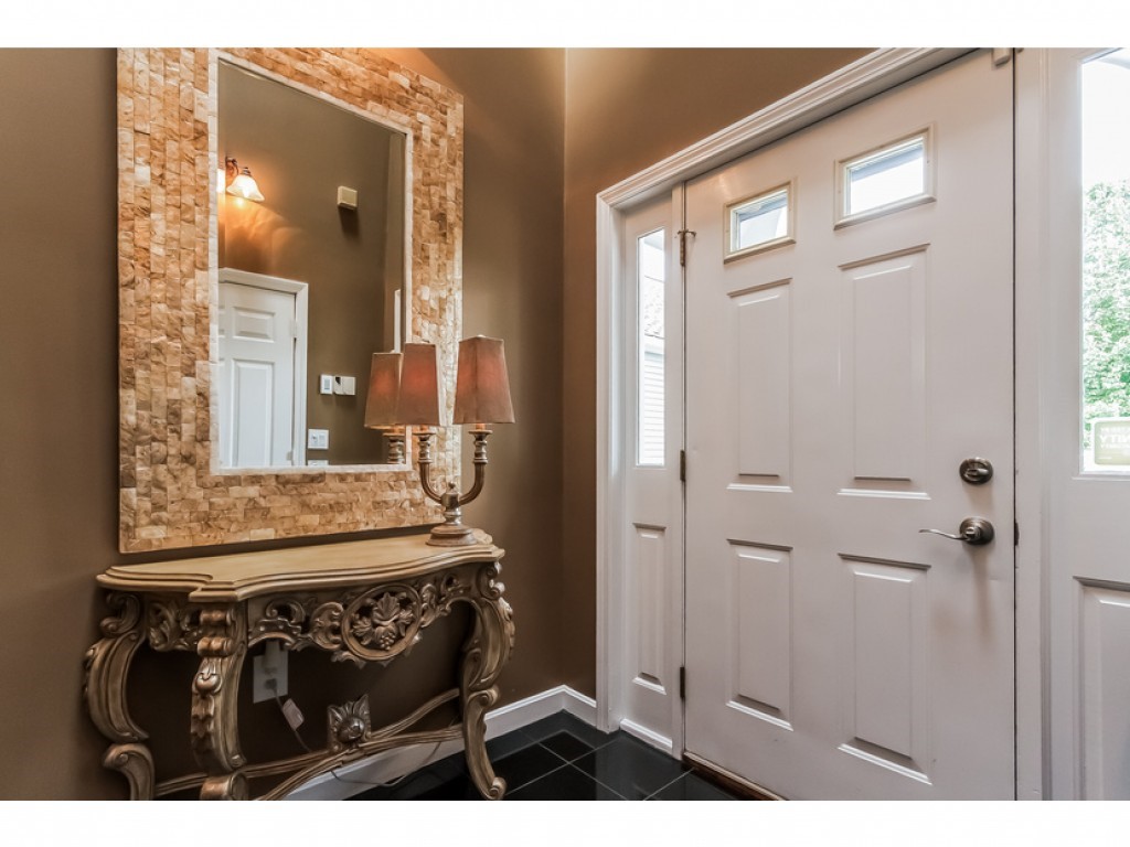 129 Hawthorne Village Road Nashua, NH 03062 - Photo 2 of 36 Gallery Image 2