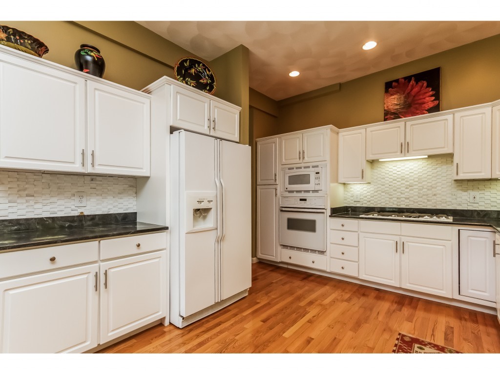 129 Hawthorne Village Road Nashua, NH 03062 - Photo 11 of 36 Gallery Image 11
