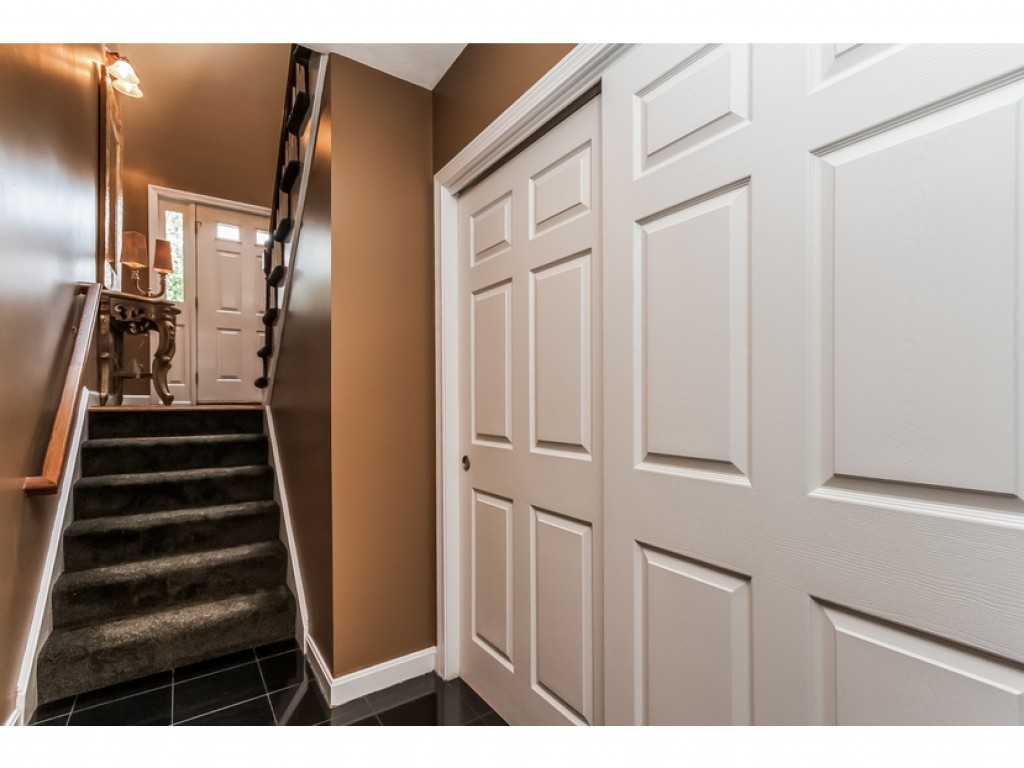 129 Hawthorne Village Road Nashua, NH 03062 - Photo 3 of 36 Gallery Image 3