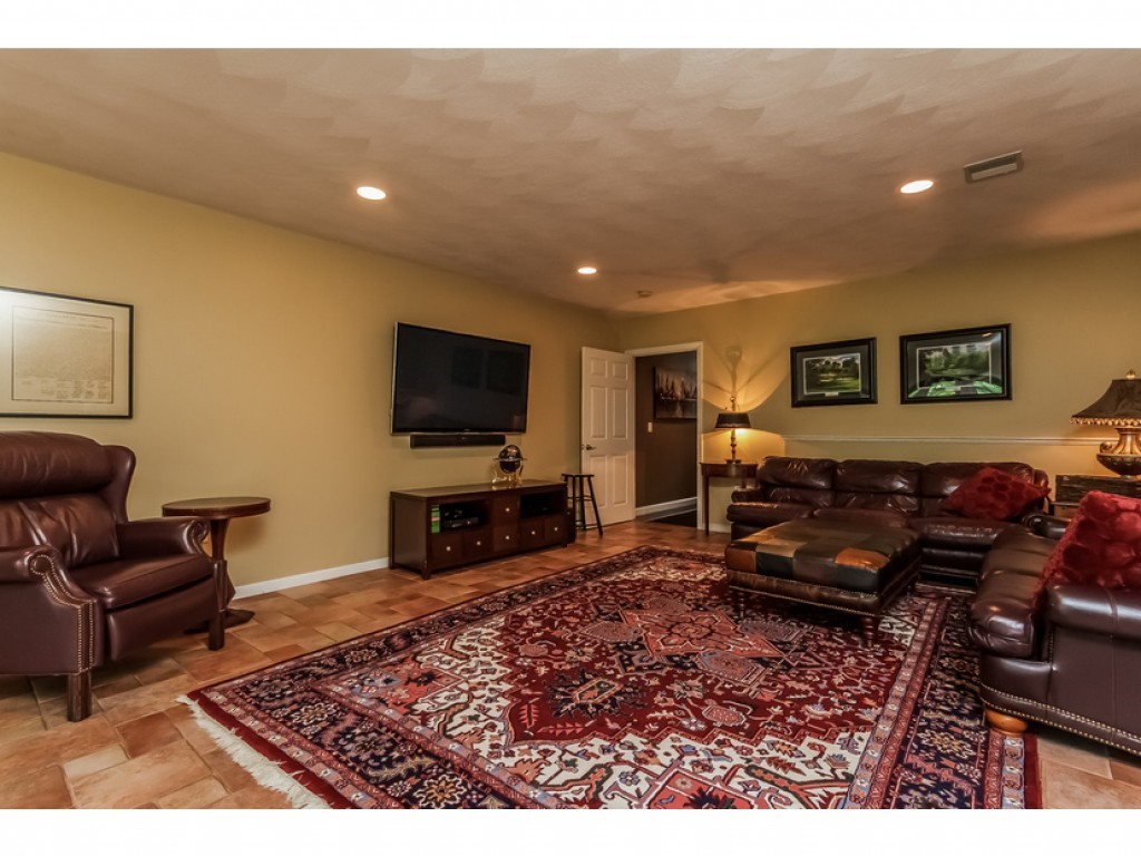 129 Hawthorne Village Road Nashua, NH 03062 - Photo 27 of 36 Gallery Image 27