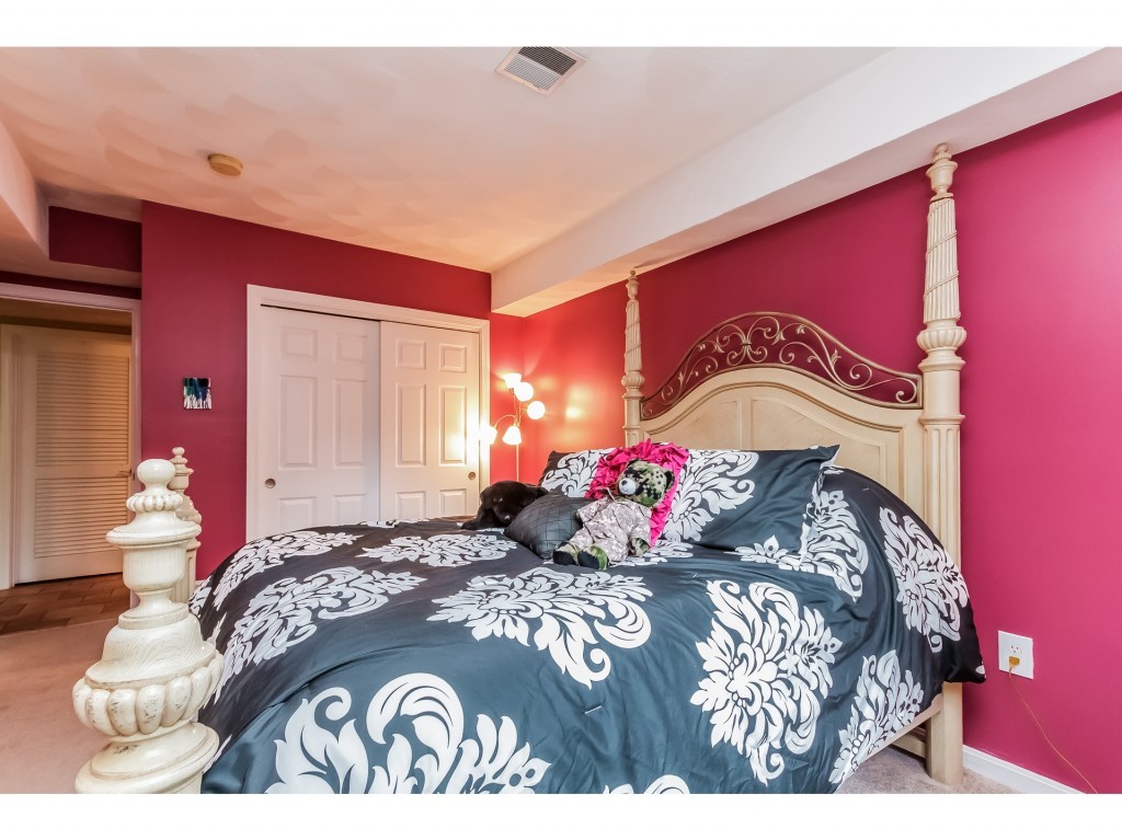 129 Hawthorne Village Road Nashua, NH 03062 - Photo 29 of 36 Gallery Image 29