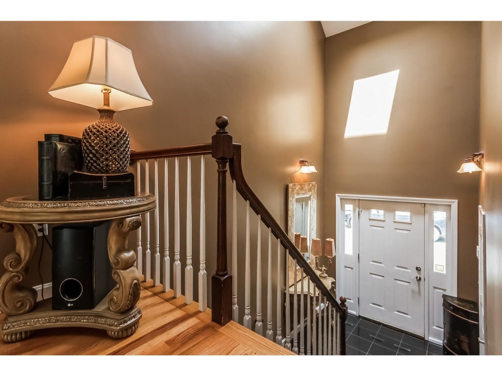 129 Hawthorne Village Road Nashua, NH 03062 - Photo 5 of 36 Gallery Image 5