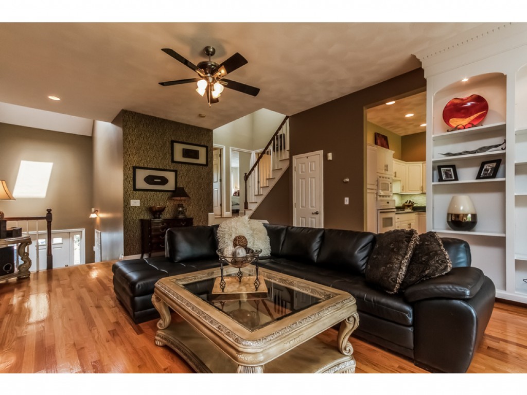 129 Hawthorne Village Road Nashua, NH 03062 - Photo 6 of 36 Gallery Image 6