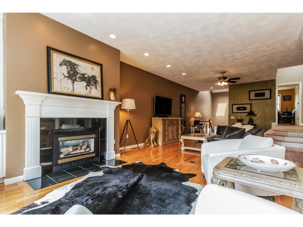 129 Hawthorne Village Road Nashua, NH 03062 - Photo 7 of 36 Gallery Image 7