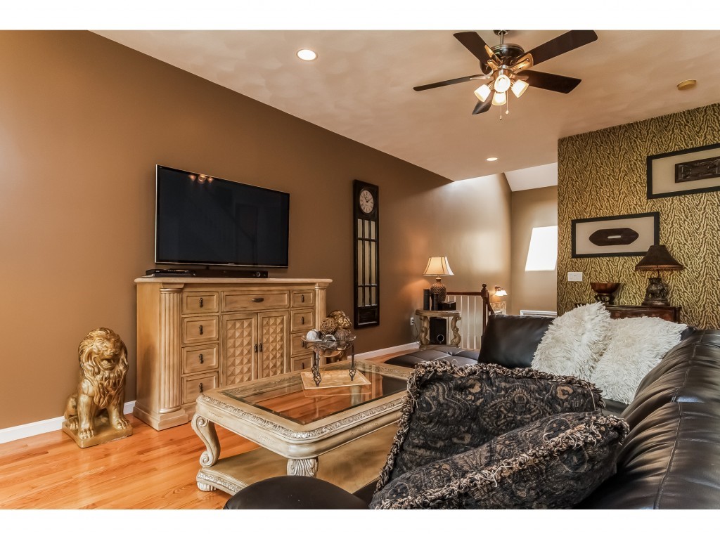 129 Hawthorne Village Road Nashua, NH 03062 - Photo 8 of 36 Gallery Image 8