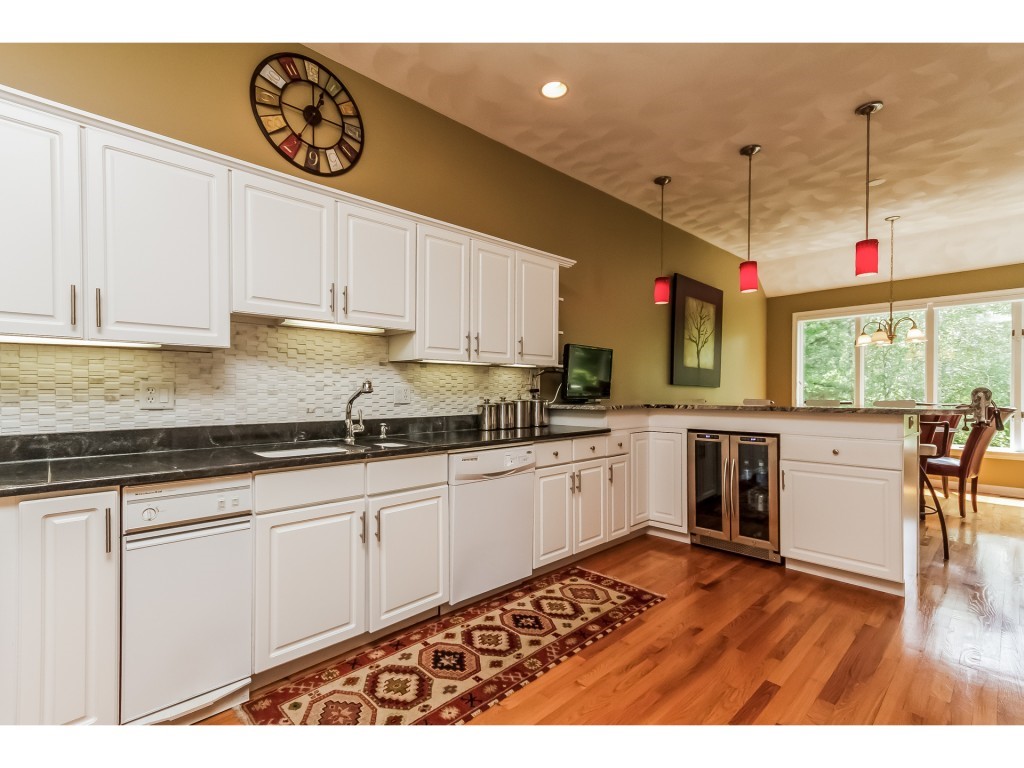 129 Hawthorne Village Road Nashua, NH 03062 - Photo 10 of 36 Gallery Image 10