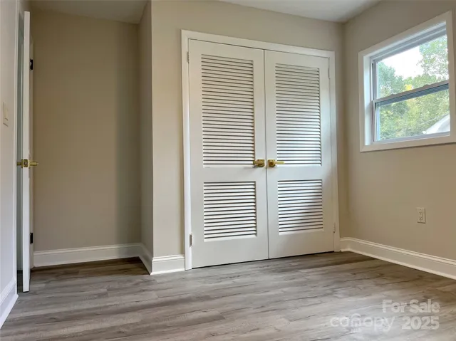a view of a house with porch and furniture