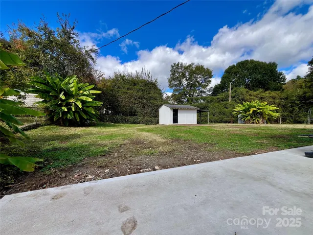 $489,900 | 3323 Dunaire Drive, Charlotte, NC 28205