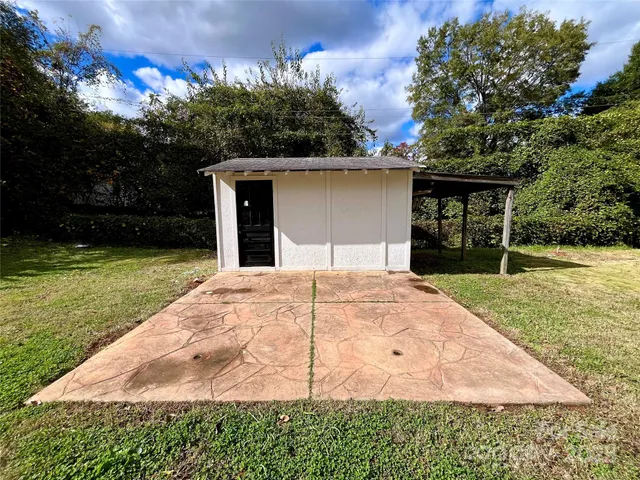 $489,900 | 3323 Dunaire Drive, Charlotte, NC 28205