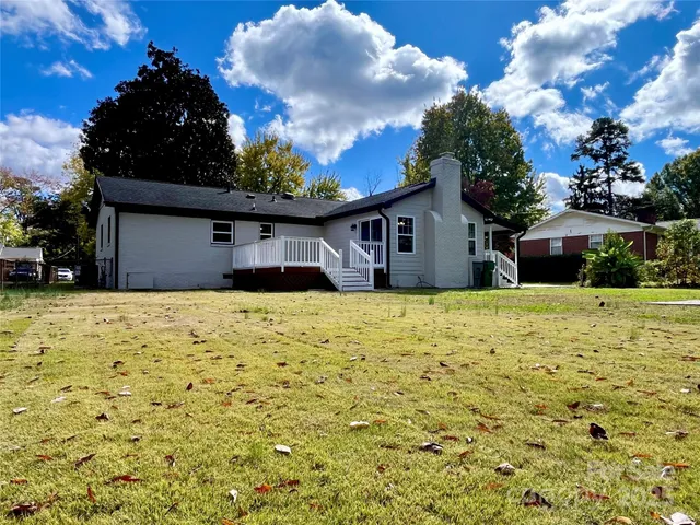 $489,900 | 3323 Dunaire Drive, Charlotte, NC 28205