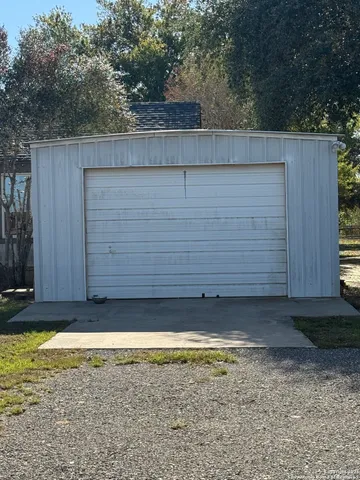 $295,000 | 609 County Road 372, Hobson, TX 78117