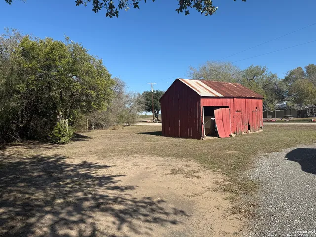 $295,000 | 609 County Road 372, Hobson, TX 78117